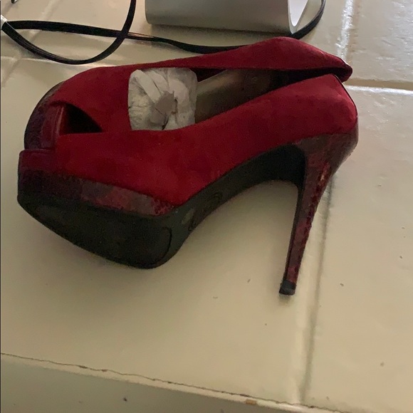 Red Heels - Picture 3 of 3